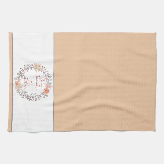 Zachte oranje waterverf bloemenkrans gepersonalise theedoek (Horizontaal)