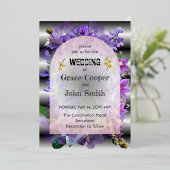 Zachte paarse bloemen met zwarte en witte achtergr folie uitnodiging (Staand Voorkant)