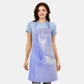 Zachte Paarse Floral All-Over Print Schort (Gedragen)