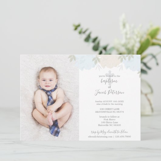 Zachte Pastel Blauwe Pioenen Kruis Jongen Doop Kaart (Staand voorkant)