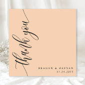 Zachte perzik kalligrafie script bruiloft bedankkaart