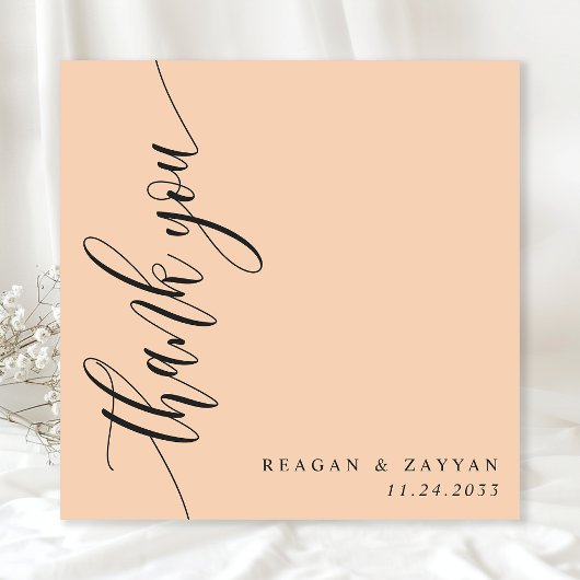 Zachte perzik kalligrafie script bruiloft bedankkaart