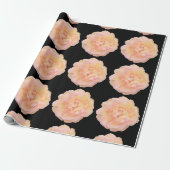 Zachte perzik roze geel rose ontwerp over zwart BG Cadeaupapier (Uitgerold)
