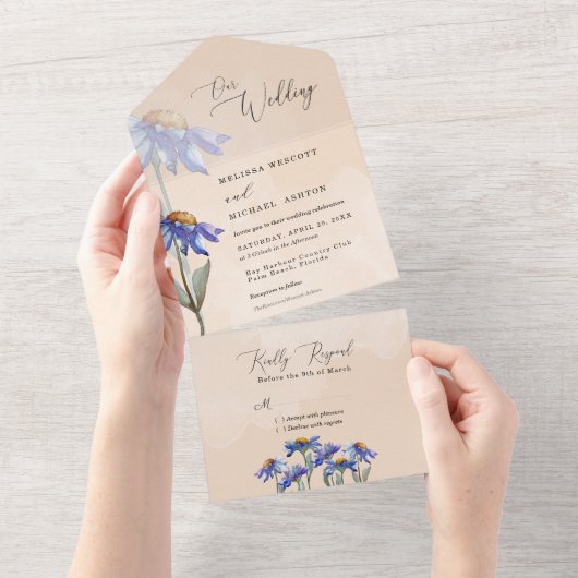 Zachte perzikse Waterverf Daisies Modern Wedding All In One Uitnodiging (Afscheurbaar)