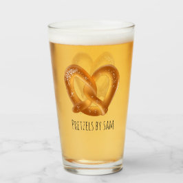 Zachte pretzel met zout glas
