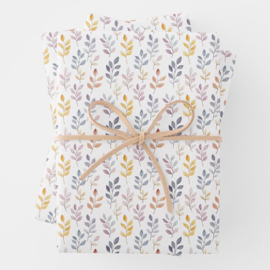 Zachte regenboogbladeren op wit inpakpapier vel (In situ)