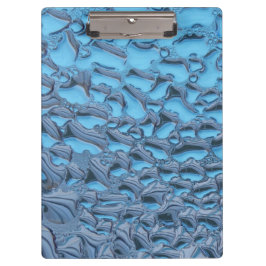 Zachte regendruppels op blauw glas klembord