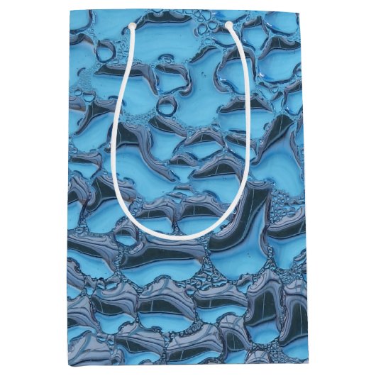 Zachte regendruppels op blauw glas medium cadeauzakje (Voorkant)