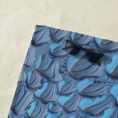 Zachte regendruppels op blauw glas strandlaken (In situ)