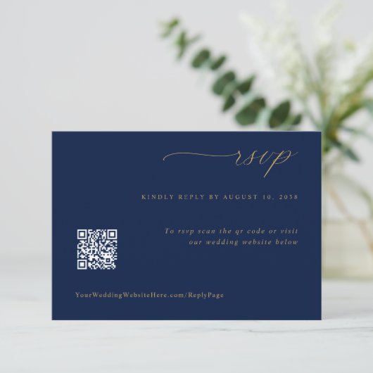 Zachte Romantische Marine Blauw Goud Bruiloft QR C RSVP Kaartje (Staand voorkant)