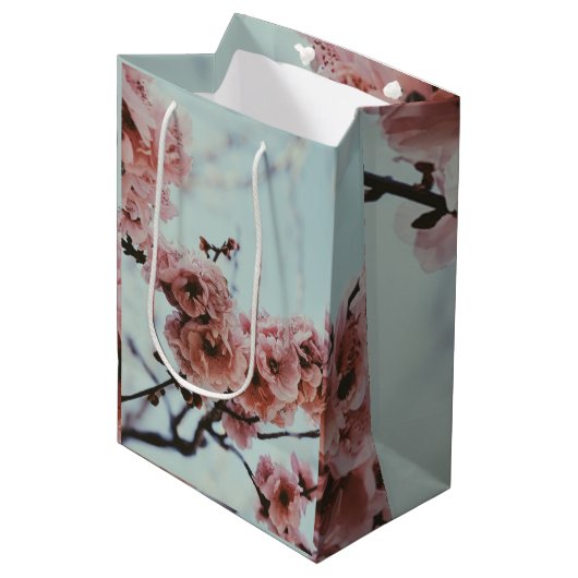 Zachte Roze Cherry Blossom Gift Box Medium Cadeauzakje (Voorkant Gekanteld)