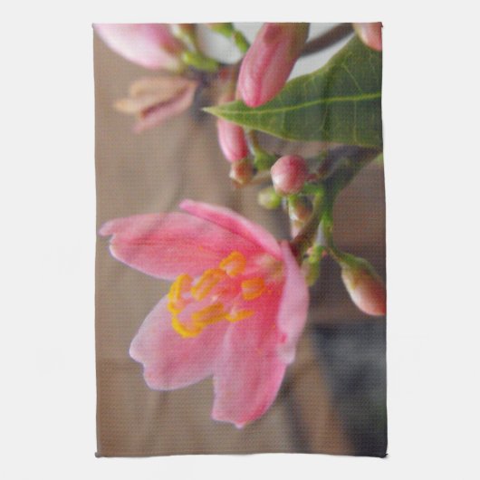 Zachte Roze Jatropha Bloem Theedoek (Verticaal)