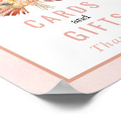 Zachte roze kaarten en geschenken vallen onder het poster (Hoek)