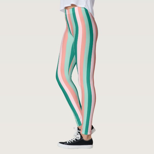 Zachte roze peach Amber Yucca en Arbor Green Pinst Leggings (Links)