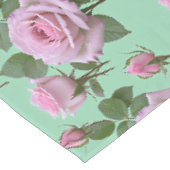 Zachte Roze Rozen Met Subtiele Lila Accenten Tafelkleed (Gekanteld)