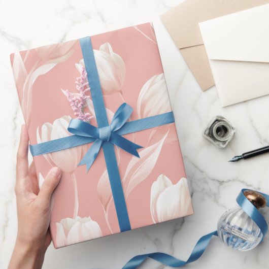 Zachte Roze Tulp Witte Bloemmotief Cadeaupapier (Geschenken)