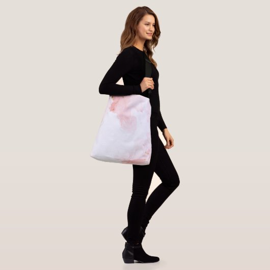 Zachte roze Waterverf Crossbody Tas (Op model)