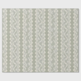 Zachte salie ikat streep op warm creme cadeaupapier