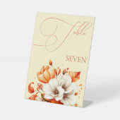 Zachte Sunset Hues Bloemen Tafelnummer Reclamebord Met Voetstuk (Voorkant)