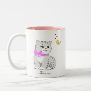 Zachte tabby poes kat op wit tweekleurige koffiemok