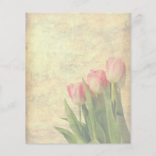 Zachte tulpen op vintage papieren flyer