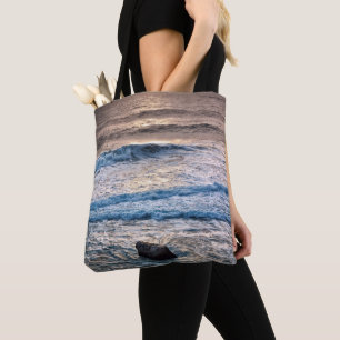 Zachte Zonsondergang op het Strand Tote Bag