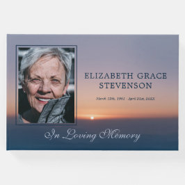 Zachte zonsopgang in liefdevolle geheugenfoto gastenboek