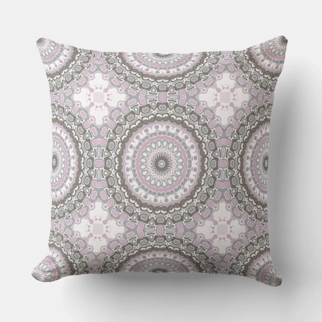 Zachtgrijs en Roze Mandala Kussen (Voorkant)