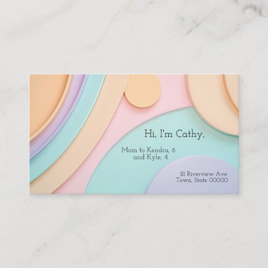 Zachtjes gebogen vormen in pastelkleuren met tekst visitekaartje (Voorkant)