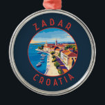 Zadar Kroatië Retro Distressed Circle Metalen Ornament<br><div class="desc">Zadar retro vector reisontwerp. Zadar,  een stad aan de Dalmatische kust van Kroatië,  staat bekend om de Romeinse en Venetiaanse ruïnes van de oude binnenstad.</div>