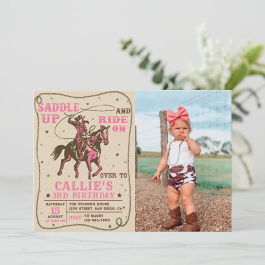 Zadel omhoog Rodeo Western Cowgirl Verjaardagsfoto Kaart (Staand voorkant)