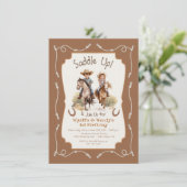 Zadelen kleine tweeling Cowboy Cowgirl verjaardag Kaart (Staand voorkant)