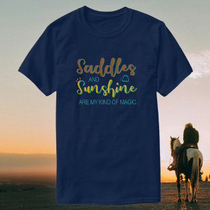 Zadels en zon   Paardrijder + paardenliefhebber T-shirt