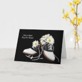 Zadelschoenen en Daisy Birthday humor Kaart (Gele Bloem)