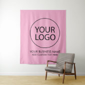 Zakelijk bedrijfslogo en tekst bedrijf Roze Wandkleed (In situ)