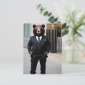 Zakelijk beer met een pak briefkaart (Staand voorkant)