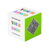 Zakelijk logo en QR-code promotionele kubus voorbe (Voorkant hoekig)