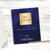 Zakelijk logo marineblauw goud naam jaar notitieboek