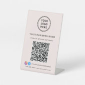 Zakelijk Logo QR Code Roze Reclamebord Met Voetstuk (Voorkant)