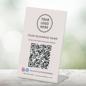 Zakelijk Logo QR Code Roze Reclamebord Met Voetstuk