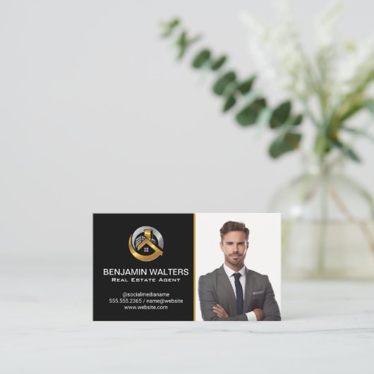 Zakelijk Man | Gold Metallic Real Estate Logo Visitekaartje (Staand voorkant)