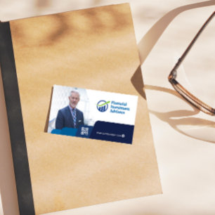 Zakelijk Man in de Kantoor Ondernemingen QR-co Visitekaartje