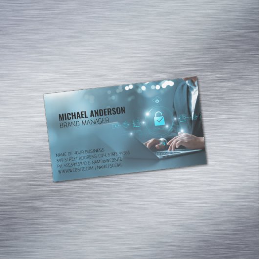 Zakelijk Man op de computer | Gegevens Magnetisch Visitekaartje (Voorbeeld)