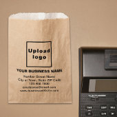 Zakelijk merk op bruin papier tas bedankzakje