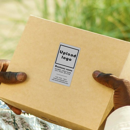 Zakelijk merk op grijs portret op verzendlabel