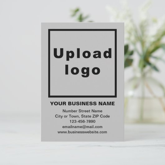 Zakelijk merk op grijze platte kaart (Staand voorkant)