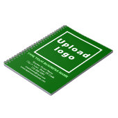 Zakelijk merk op groene notitieboek (Linkerzijde)
