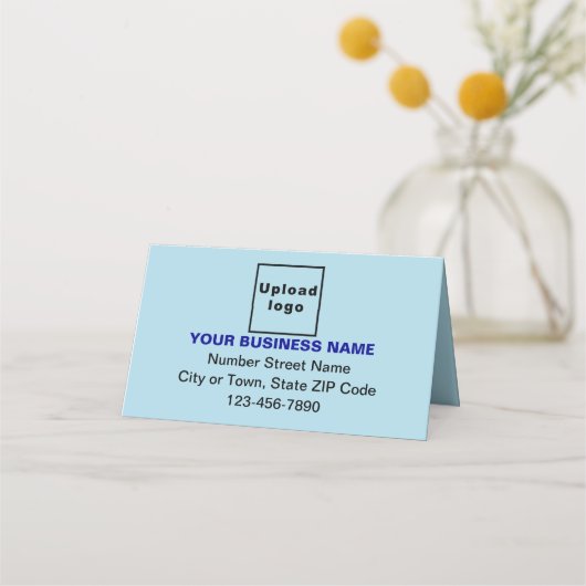 Zakelijk merk op klein lichtblauw gevouwen plaatskaartje (Voorkant)