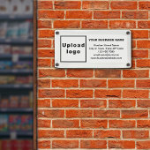 Zakelijk merk op kleine witte banner