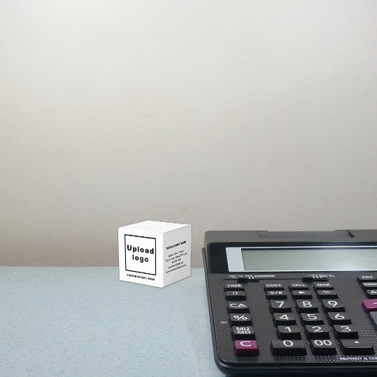 Zakelijk merk op kleine witte doos bedankdoosjes